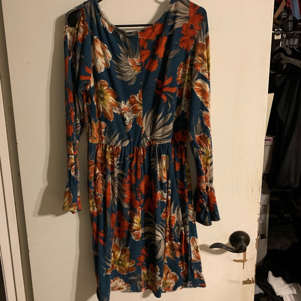 Dress - Picture 2 of 2